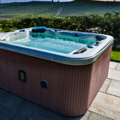 4 Types of Hot Tubs